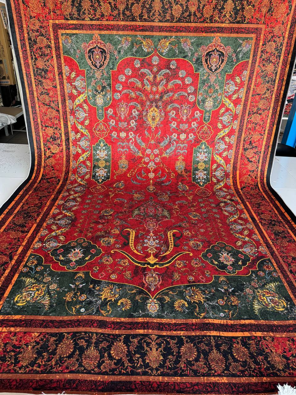 فرشینه مخمل سنتی لاکی